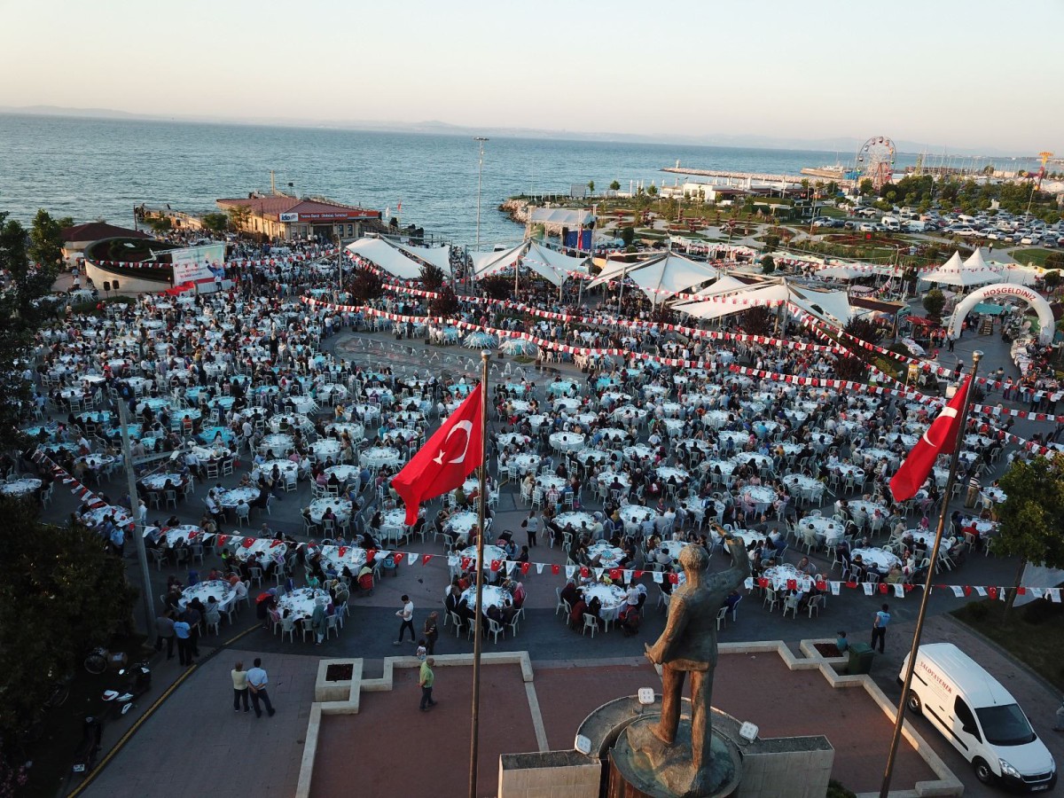 YALOVA’NIN EN BÜYÜK İFTAR SOFRASI KURULDU