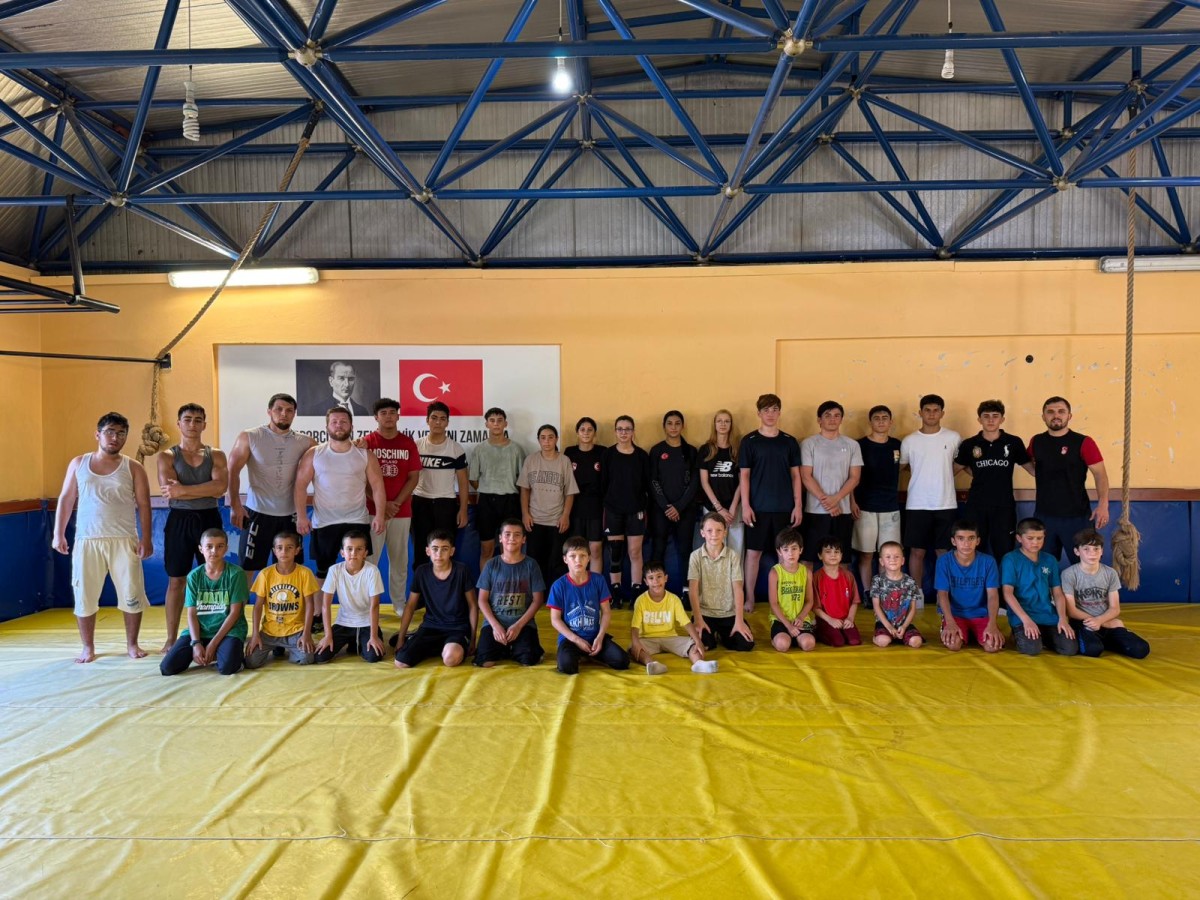 YAZ SPOR OKULLARINDA ÇOCUKLAR GÜREŞİ TERCİH ETTİ