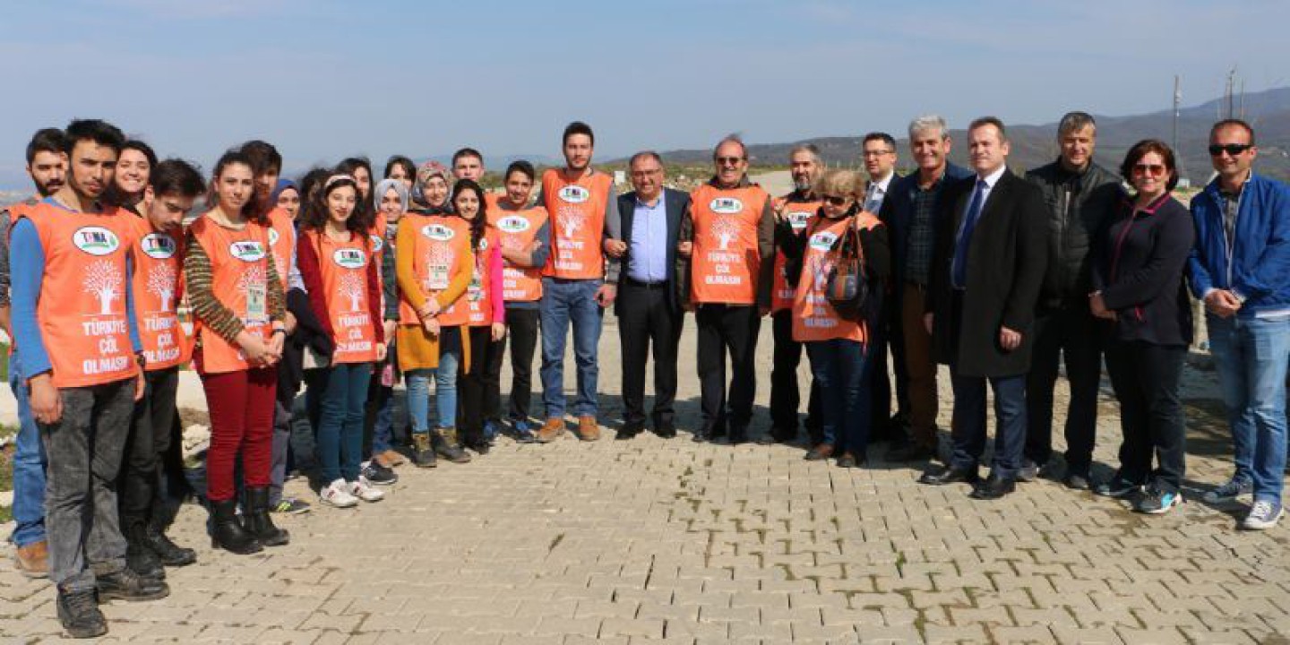 Yeni Mezarlık Alanına Selvi Dikildi