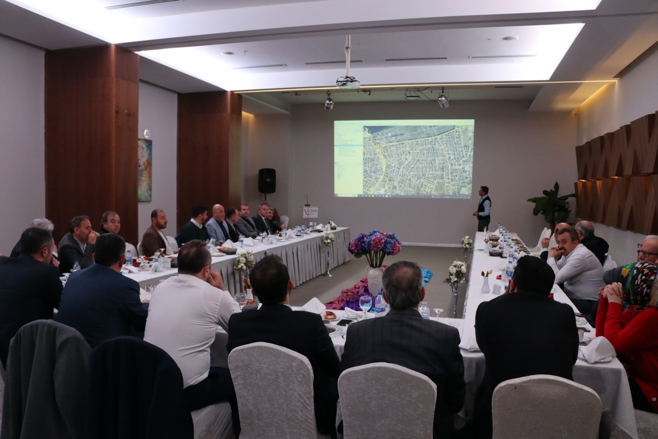 YENİ MİNİBÜS GÜZERGAHLARI İÇİN TOPLANTI YAPILDI