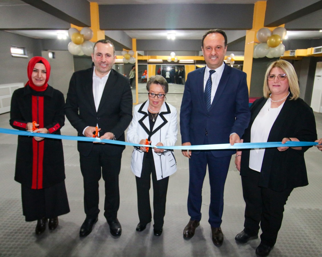 YENİLENEN SPOR SALONUNUN AÇILIŞI YAPILDI
