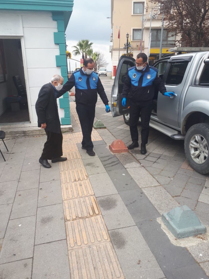 ZABITA EKİPLERİ 65 YAŞ ÜSTÜ VATANDAŞLARA YARDIMCI OLUYOR