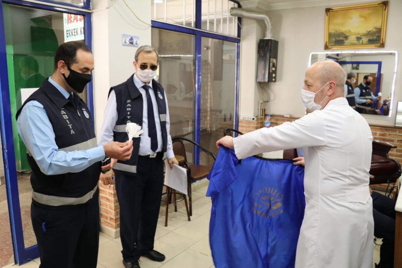 ZABITA EKİPLERİ BERBER VE KUAFÖRLERİ BİLGİLENDİRDİ