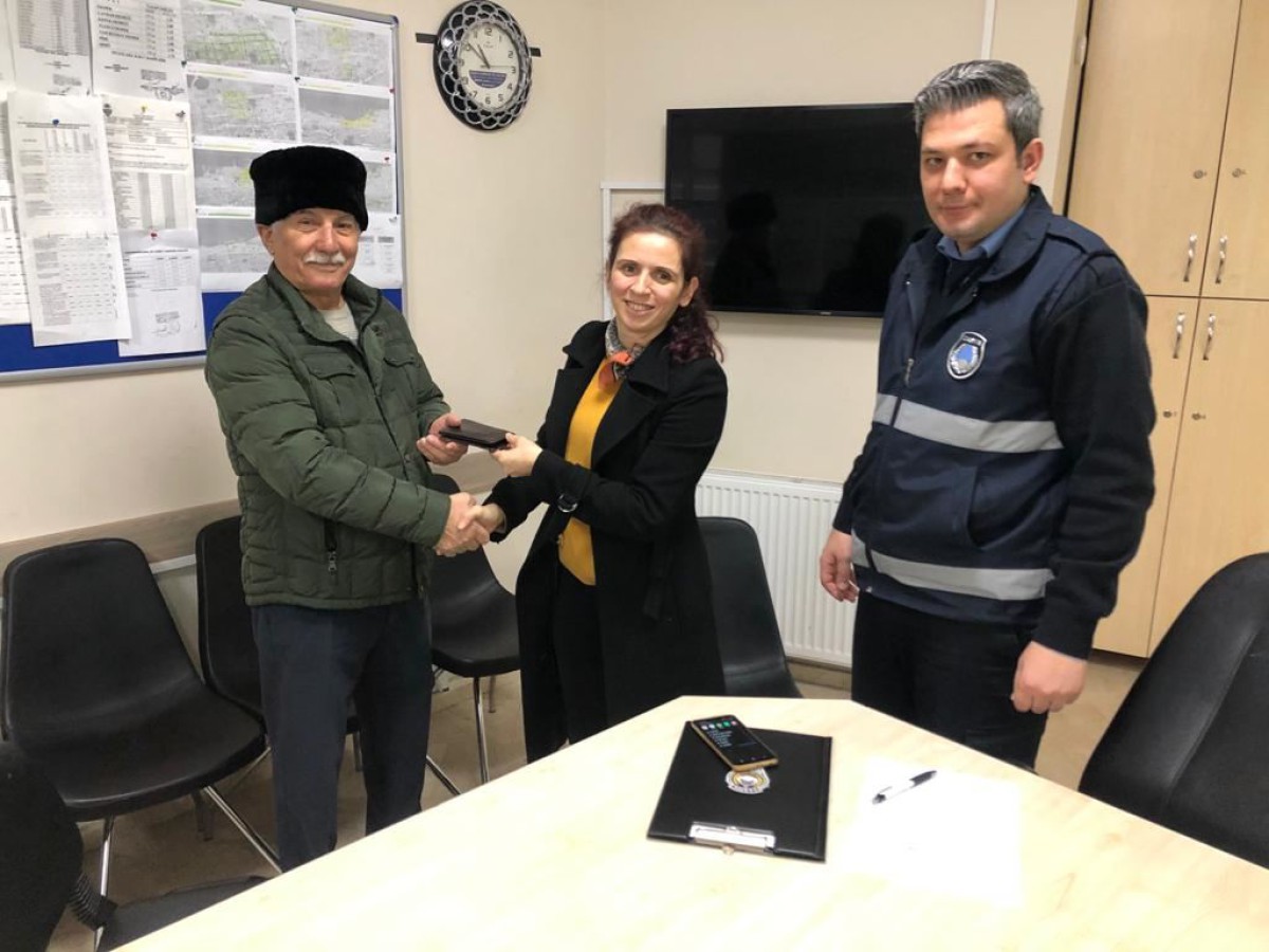 ZABITA İÇİNDE YÜKLÜ MİKTARDA PARA BULUNAN CÜZDANI SAHİBİNE TESLİM ETTİ